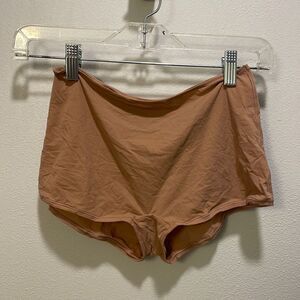 Nwot Skims woman’s brown boy shorts underwear